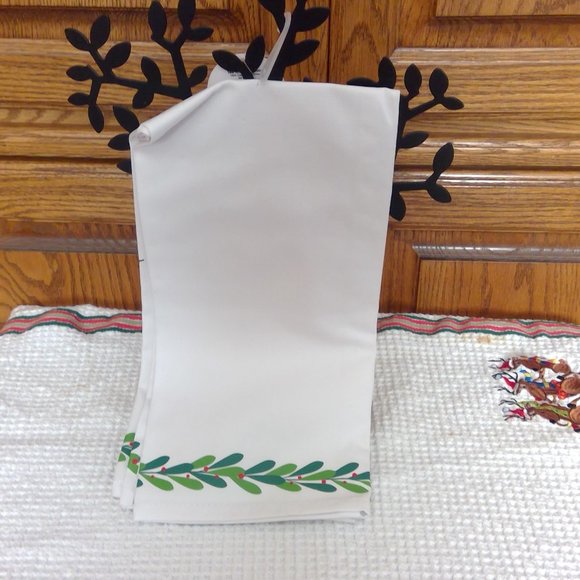 NWT Enesco Canada Izzy & Oliver Bar/Kitchen Towel with Whimsical Wine Quote - Picture 2 of 5